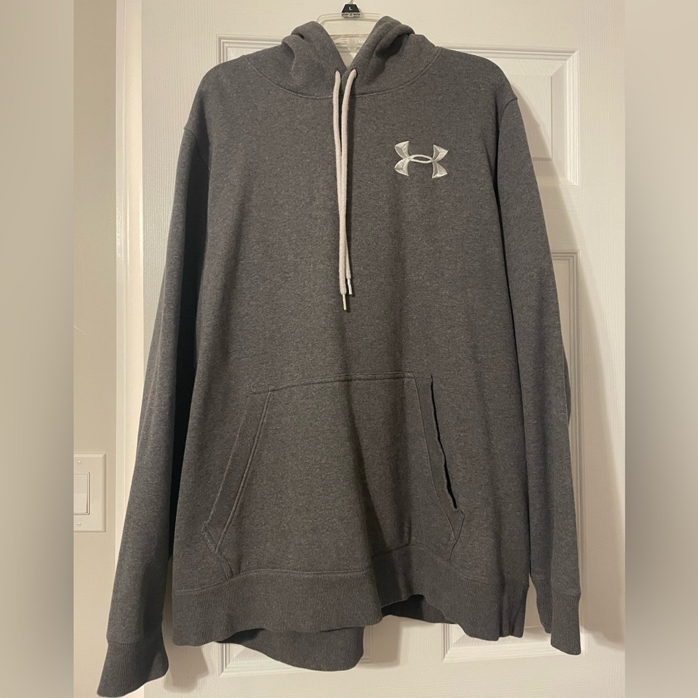 Men’s Under Armour hooded sweatshirt, gently worn!